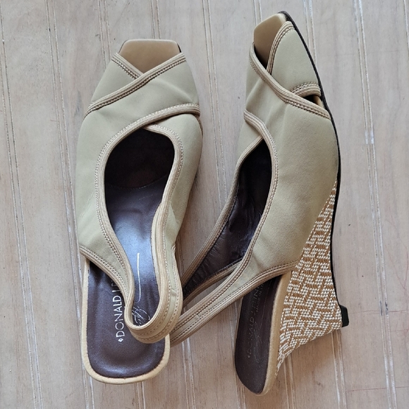 Donald J. Pliner Women's Tan Woven Wedge Square Toe Criss Cross Peep Toe Sandals - Picture 1 of 14